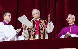 Hồng y người Mỹ Robert Prevost được Vatican bầu làm Giáo hoàng mới