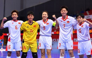 ĐT Việt Nam cầm chắc vé vào tứ kết giải châu Á khi thắng thuyết phục đội bóng của HLV châu Âu