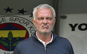 Mourinho lại bị bẽ mặt khi hai học trò từ chối ra sân