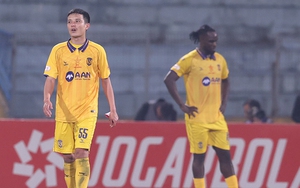 V-League và 'vùng gió xoáy' trụ hạng