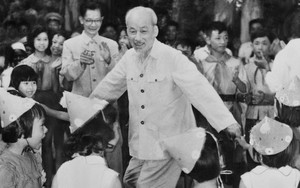 Ngày 1/6/1950, Bác Hồ gửi thư cho các cháu thiếu nhi nhân Ngày Quốc tế Thiếu nhi đầu tiên của Việt Nam