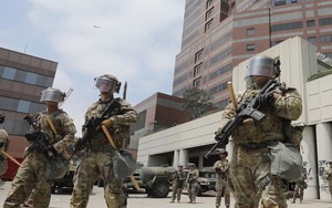 Mỹ điều thêm lính Thủy quân lục chiến tới thành phố Los Angeles