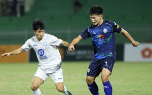 Bình luận viên Quang Huy: 'Người lên ngựa, kẻ chia bào ở V-League'
