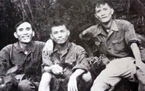 Nhà báo chiến trường – "bút lửa" giữa "bão đạn"