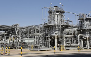 Israel tấn công Iran: Giá dầu vọt tăng hơn 12% - Vàng chạm mức kỷ lục 5 tháng