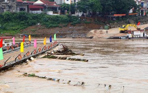 Tạm thời vận hành phà quân sự phục vụ người dân qua cầu Phong Châu