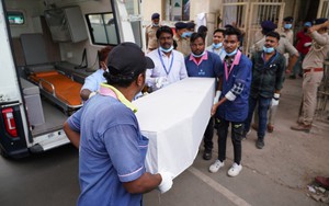 Bắt đầu tiến trình trao trả thi thể nạn nhân vụ rơi máy bay tại Ấn Độ