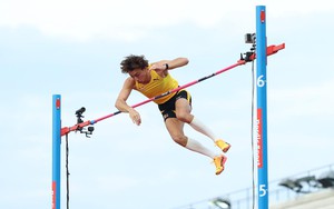 'Vua nhảy sào' Duplantis lập kỷ lục thế giới thứ 12 trong sự nghiệp