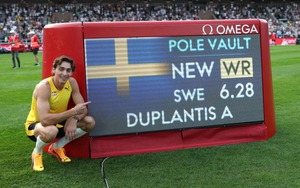 Armand Duplantis lần thứ 12 phá kỷ lục thế giới: Trong thế giới riêng của “Mondo”