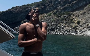 Lamine Yamal bị đồn nghỉ mát sang chảnh cùng bạn gái nóng bỏng hơn 13 tuổi 