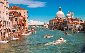 Hệ lụy khi những điểm du lịch nổi tiếng thế giới quá tải