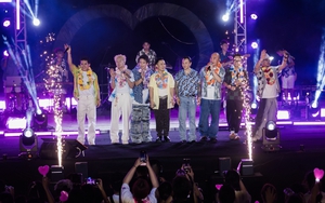 Dàn "anh tài" nhóm Nhà trẻ hát liên tục hơn 3 tiếng khiến fan phấn khích