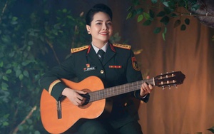 Đại úy - ca sĩ Lương Nguyệt Anh nhận Bằng khen của Bộ Quốc phòng