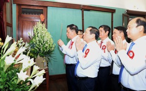 Lễ báo công dâng Bác nhân kỷ niệm 100 năm Ngày Báo chí Cách mạng Việt Nam