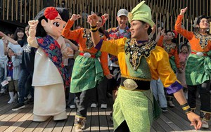 Hàng nghìn khán giả hòa mình cùng âm nhạc truyền thống Việt Nam và Malaysia tại EXPO 2025