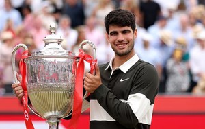 Carlos Alcaraz có thêm một chức vô địch, gửi đi thông điệp tới đối thủ trước thềm Wimbledon