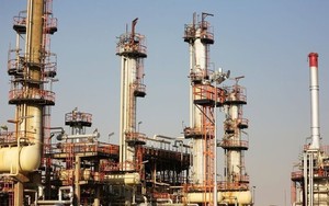 Căng thẳng leo thang, giá dầu "dậy sóng"