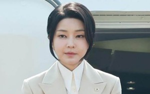 Cựu đệ nhất phu nhân Hàn Quốc bị tước bằng thạc sĩ vì đạo văn