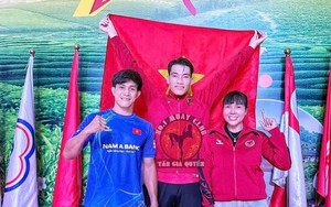 Học trò 17 tuổi của Nguyễn Trần Duy Nhất và nữ võ sĩ vô địch thế giới giúp đoàn Việt Nam đứng đầu giải châu Á