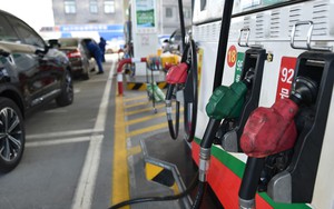 Giá dầu lao dốc 6% sau thỏa thuận ngừng bắn Israel - Iran