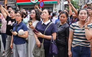 Kỳ thi tốt nghiệp THPT năm 2025: Những "sĩ tử" đặc biệt ngoài cổng trường thi