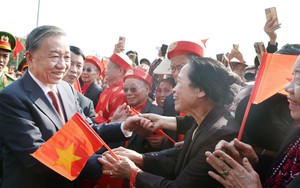 Đoàn kết dưới “bầu trời Tổ quốc”