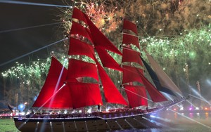 Lễ hội Cánh buồm đỏ thắm: Cổ tích giữa đời thường