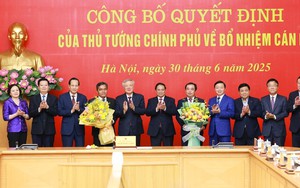 Thủ tướng Phạm Minh Chính trao quyết định bổ nhiệm 2 Bí thư Tỉnh uỷ làm cán bộ cấp Thứ trưởng