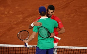 Sinner nói gì sau khi hạ Djokovic ở bán kết Pháp mở rộng?