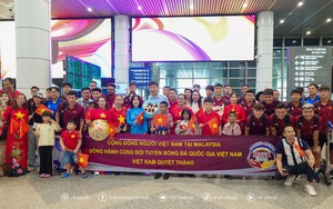 Đến Malaysia, đội tuyển Việt Nam được CĐV chào đón nồng nhiệt