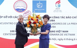 Hội Nhà báo Cuba trao tặng Huy chương Felix Elmusa cao quý dành cho 5 nhà báo Việt Nam