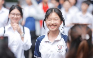 Hình ảnh thí sinh Hà Nội bước vào kỳ thi tuyển sinh vào lớp 10