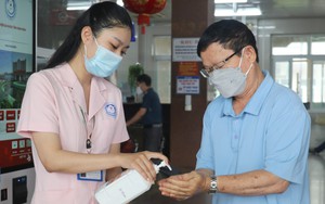 WHO cảnh báo về số ca mắc COVID-19 do biến thể mới NB.1.8.1