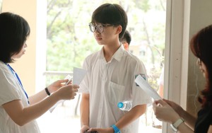 Sáng nay (8/6), thí sinh làm bài thi Toán vào lớp 10 tại Hà Nội