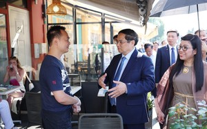 Thủ tướng Phạm Minh Chính thăm gia đình người Việt Nam tại Pháp