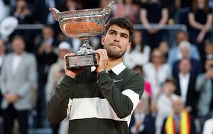 Alcaraz đánh bại Sinner: Trận chung kết ‘marathon’ kinh điển mở ra kỷ nguyên mới của quần vợt thế giới