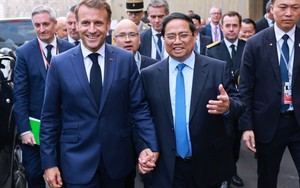 Thủ tướng Phạm Minh Chính hội kiến Tổng thống Pháp Emmanuel Macron