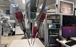 Robot ứng dụng AI trong phẫu thuật, mở đường cho y khoa tự động