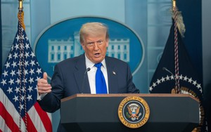 Tổng thống Donald Trump thông báo mức thuế 35% với hàng hóa Canada