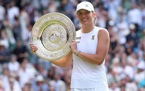 Đối thủ của Swiatek bật khóc sau khi thua chung kết Wimbledon theo cách không tưởng 
