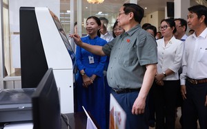 Thủ tướng thăm Trung tâm Phục vụ hành chính công phường Ninh Kiều