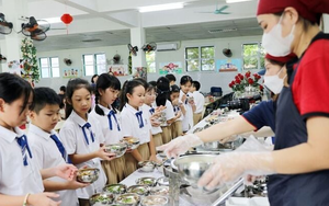 Hà Nội đảm bảo an toàn bữa ăn bán trú cho học sinh