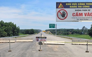 Lắp thêm biển cảnh báo ra, vào cao tốc Vạn Ninh - Cam Lộ