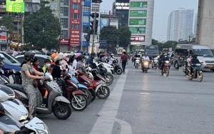 Lộ trình cấm xe xăng ở Hà Nội: "Cú hích" chuyển đổi thị trường ô tô, xe máy