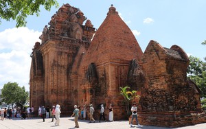 Khám phá vẻ đẹp di sản các tháp Chăm ở Khánh Hòa