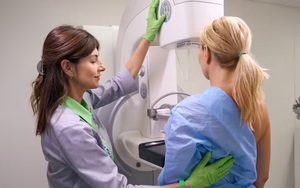 Australia: Xét nghiệm máu ứng dụng AI giúp phát hiện sớm ung thư vú