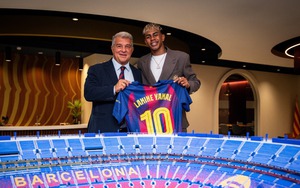 Lamine Yamal chính thức được trao số áo huyền thoại ở Barcelona