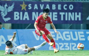 HLV Kim Sang Sik đổi chiến thuật cho U23 Việt Nam