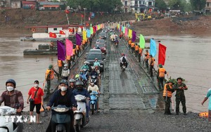 Cầu phao Phong Châu hoạt động trở lại