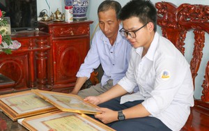 Thủ khoa "toàn năng" truyền cảm hứng trong học đường